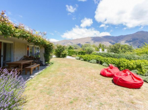 Eely Point Escape - Wanaka Holiday Home